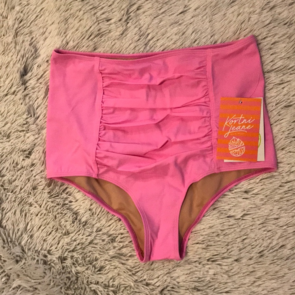 Kortni Jeane bottoms